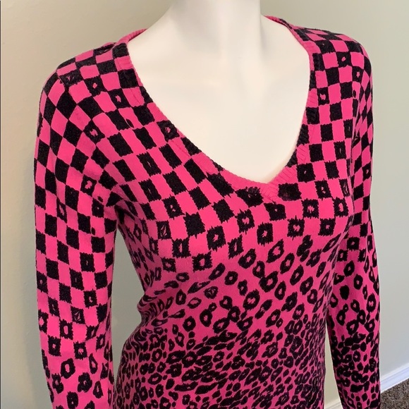 Volcom pink and black sweater sz S - Picture 2 of 8